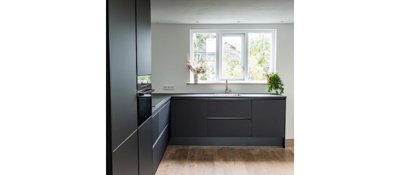 5 Sophisticated Black Kitchen Ideas For You